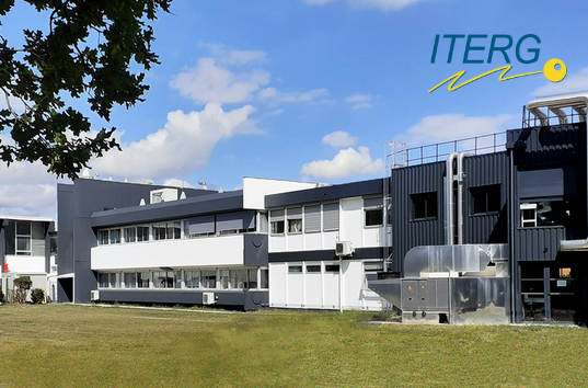 iterg bâtiment Photo du bâtiment principal du centre technique ITERG, à Pessac, avec logo en haut à droite, sur fond de ciel bleu et pelouse au premier plan.